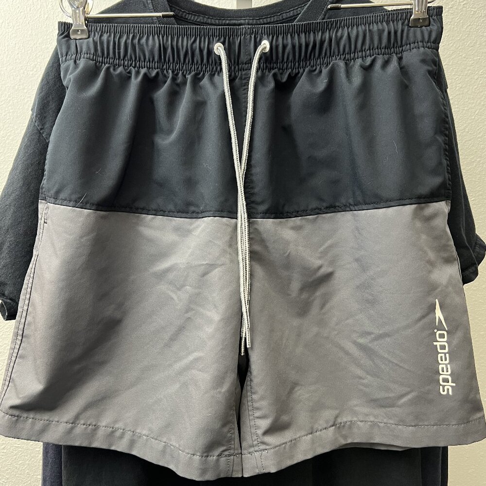 Speedo Grey & Black Colorblock Mesh-Lined Men's Shorts SZ Lrg